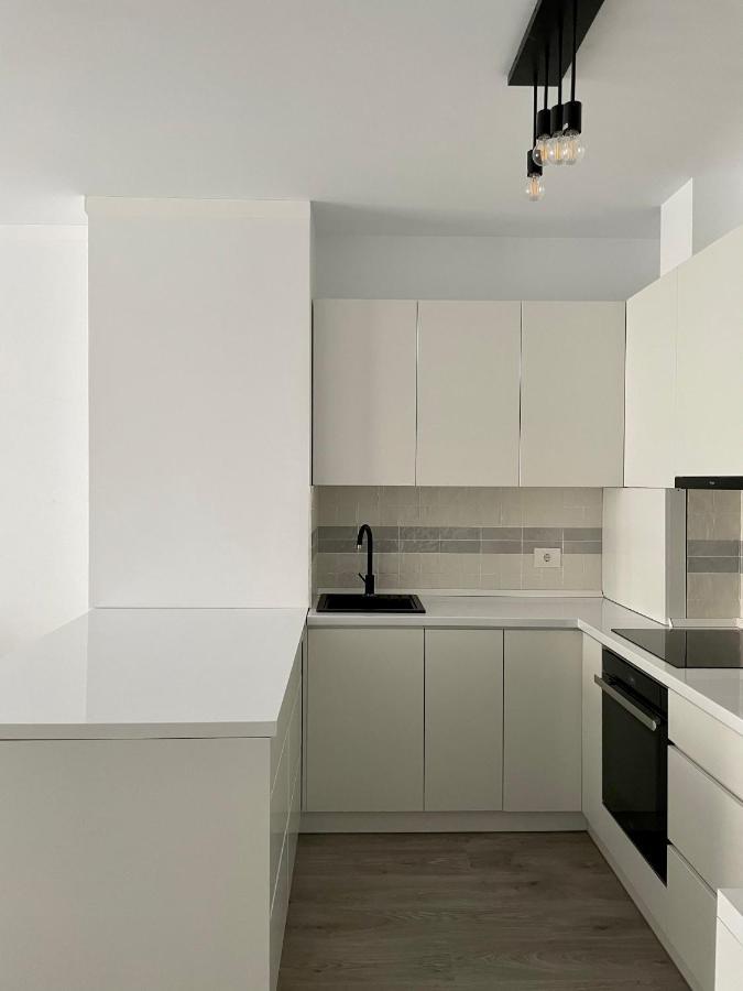 Cozy 1 Bedroom Apartment Oradea Eksteriør bilde